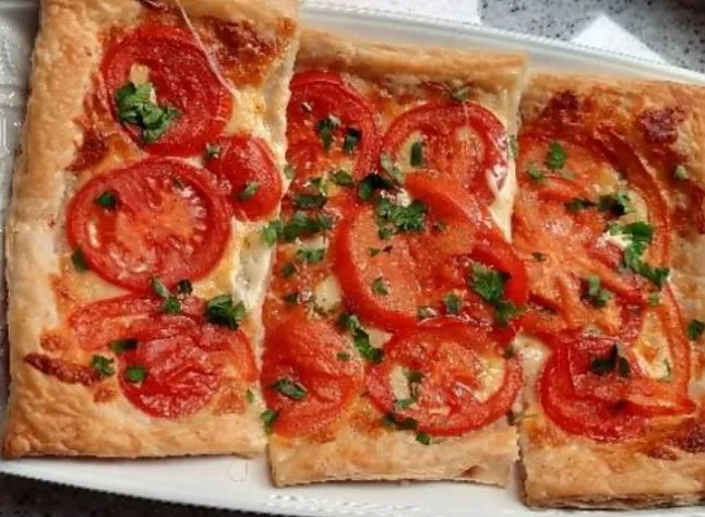 Domatesli Milföy Pizza Tarifi | Nasıl Yapılır?