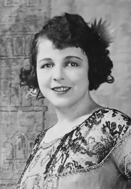 Helen Chadwick'in Kariyeri Helen Chadwick Kimdir ? Hayatı Ve Biyografisi