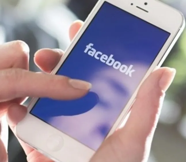 Arkadaş olmayan birinin Facebook'ta çevrimiçi olup olmadığını nasıl görebilirim?
