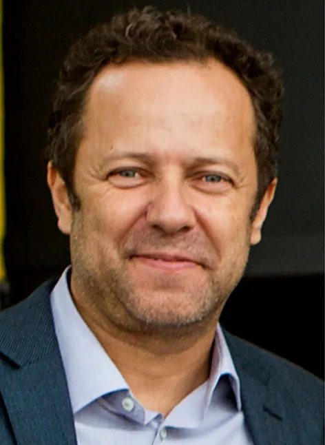 Vik Muniz Neler Yaptı Kariyeri Nelerdir Vik Muniz Kimdir?