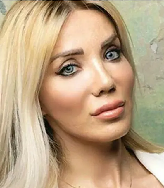 Esra Ersoy kimdir ?