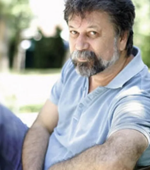 Coşkun Irmak Kimdir ?