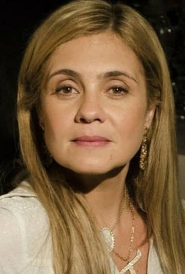 Adriana Esteves Kimdir?