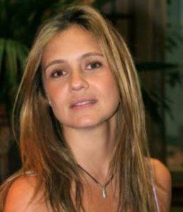 Adriana Esteves Kimdir?
