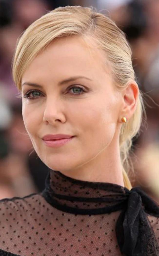 Charlize Theron Kimdir?