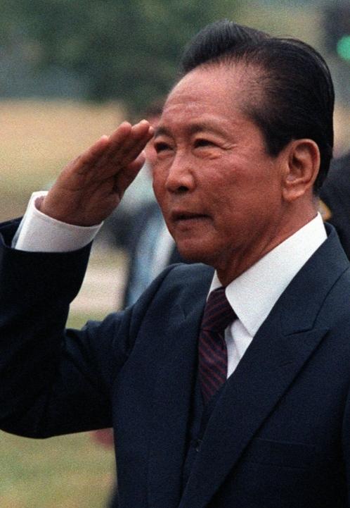 Ferdinand Marcos Kimdir?