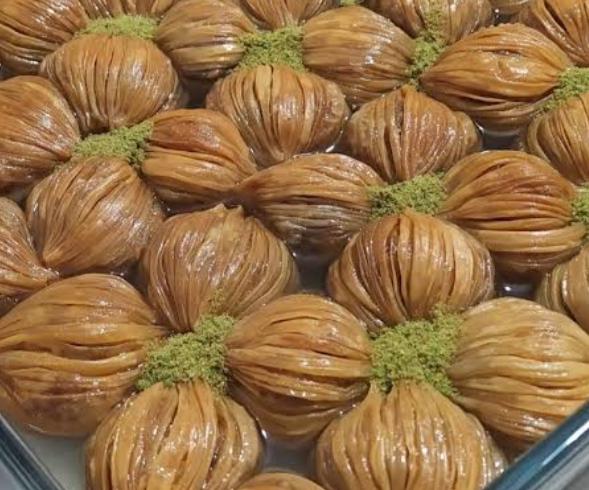 Hazır Yufkadan Midye Baklava