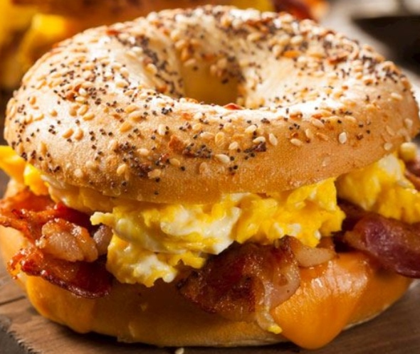 Kahvaltılık Bagel Sandviç Tarifi lincheap.com blog